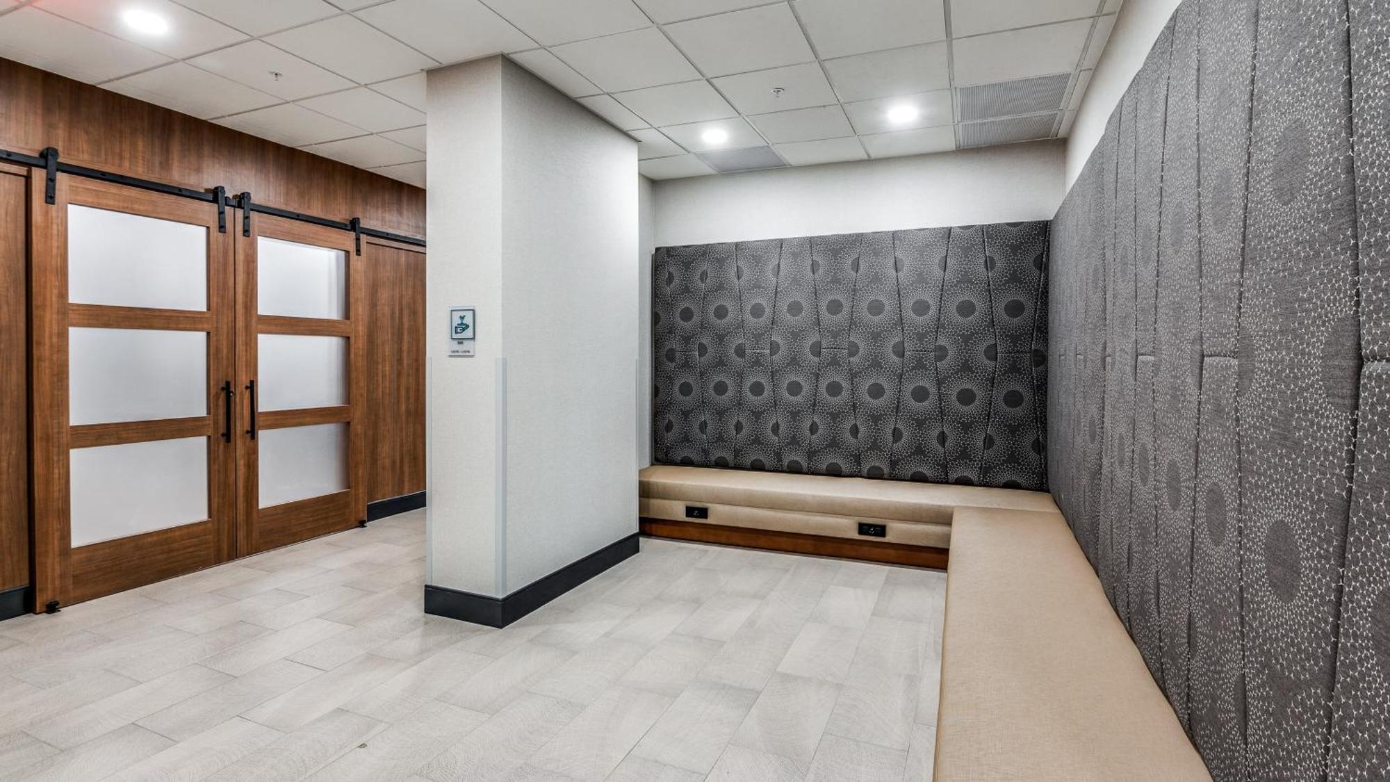 Holiday Inn Dallas Market Ctr Love Field By Ihg Exterior foto